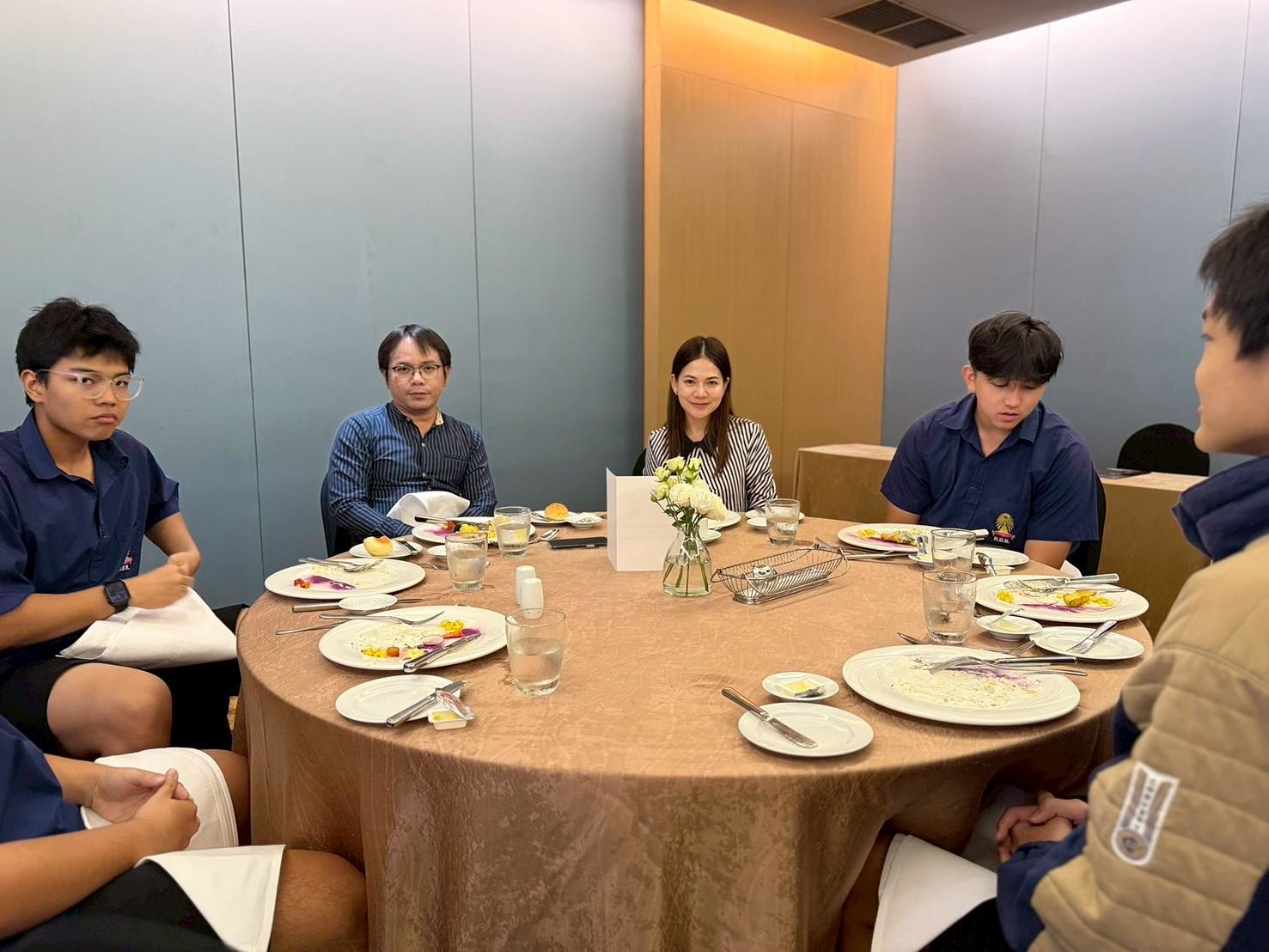 Fine Dining Simulation