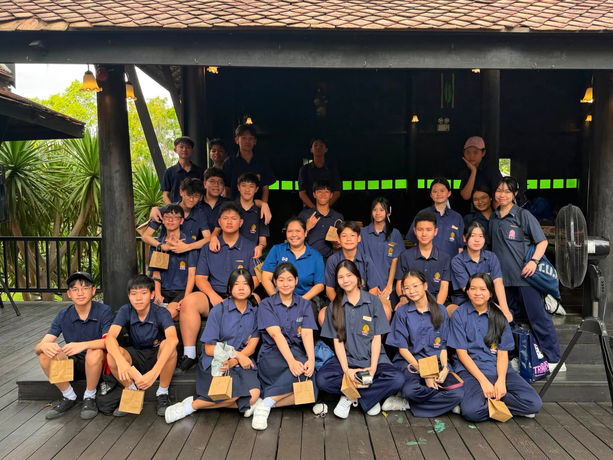 Students on the M.1–3 EP excursion